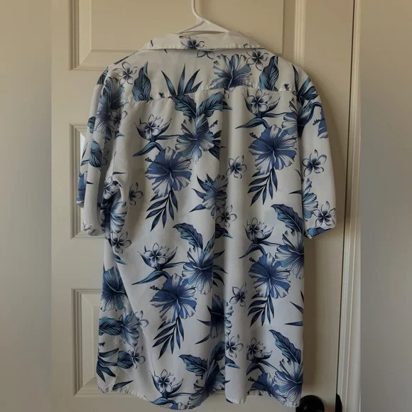 Men's Blue Hawaiian Floral Casual Button Down Shirt - Picture 2 of 4